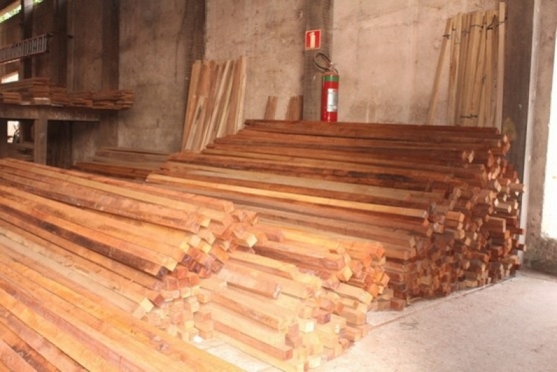 Madeira para Cobertura de Garagem Parelheiros - Madeira Pinus para Construção